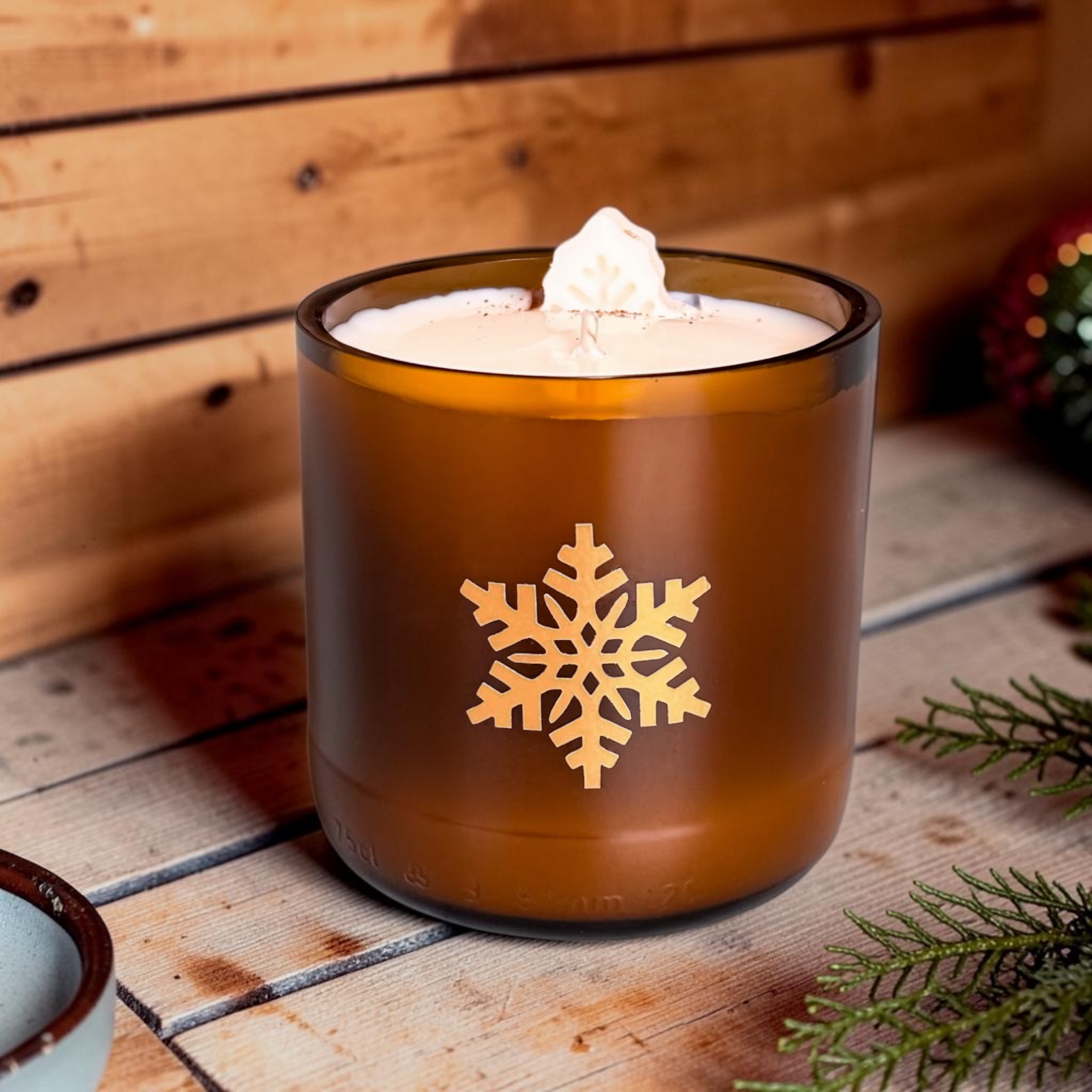 Svíčka v upcyklované pivní láhvi Snow Flake 230 g